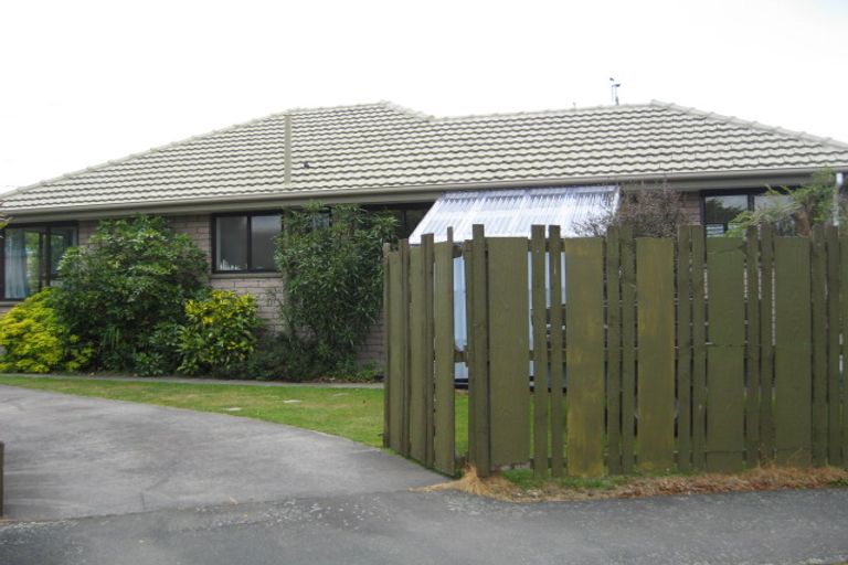 Photo of property in 8 Adrian Place, Shirley, Christchurch, 8061