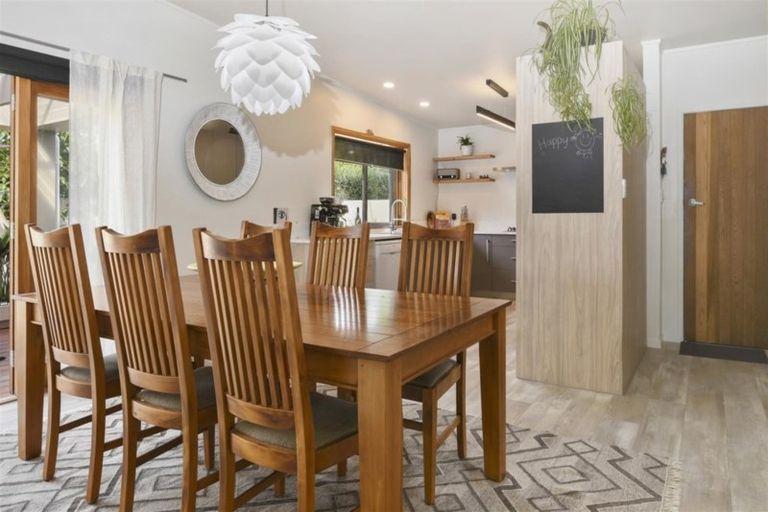 Photo of property in 7 Naera Place, Kawaha Point, Rotorua, 3010