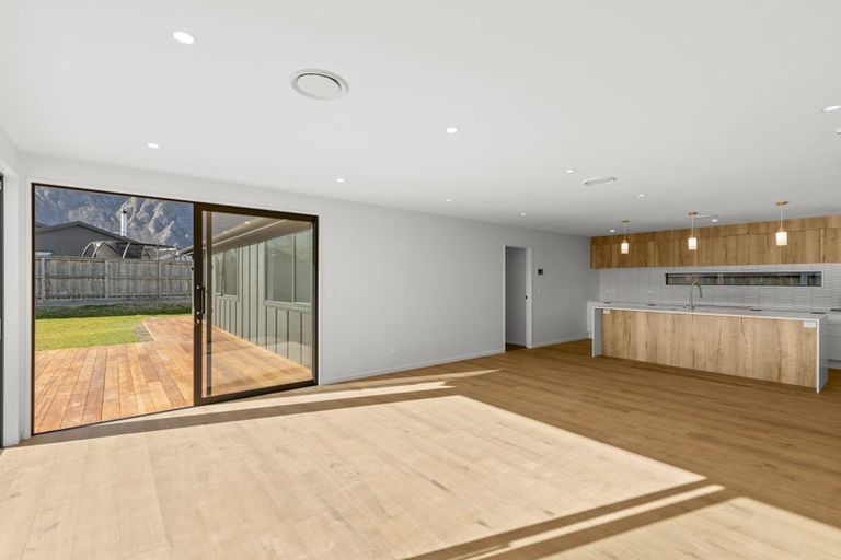 Photo of property in 43 Cheviot Street, Jacks Point, 9371