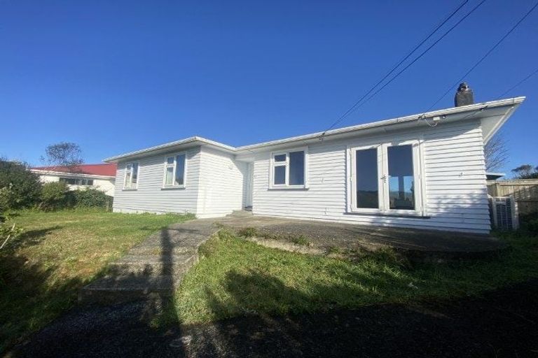 Photo of property in 68 Glanmire Road, Newlands, Wellington, 6037