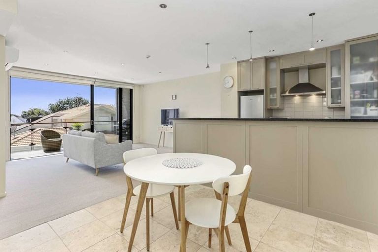 Photo of property in 7/2a Frieston Road, Milford, Auckland, 0620