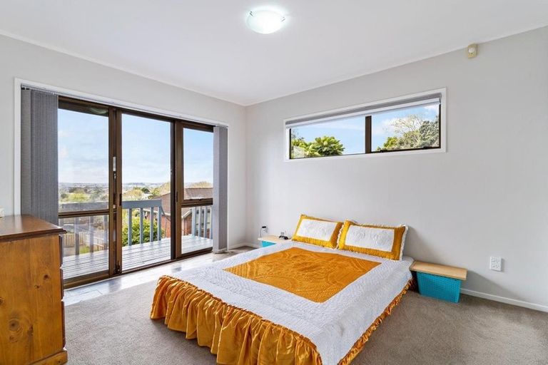 Photo of property in 2/30 Redoubt Road, Goodwood Heights, Auckland, 2105