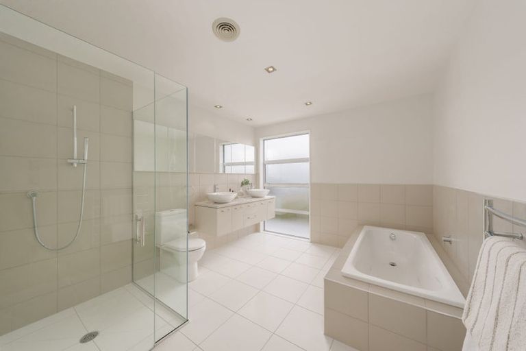 Photo of property in 72 Wai-iti Terrace, Bryndwr, Christchurch, 8052