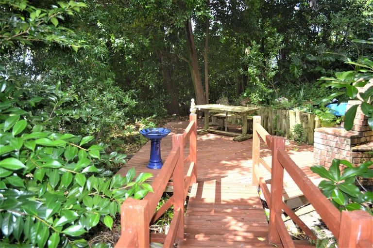 Photo of property in 8b Island View Terrace, Cockle Bay, Auckland, 2014