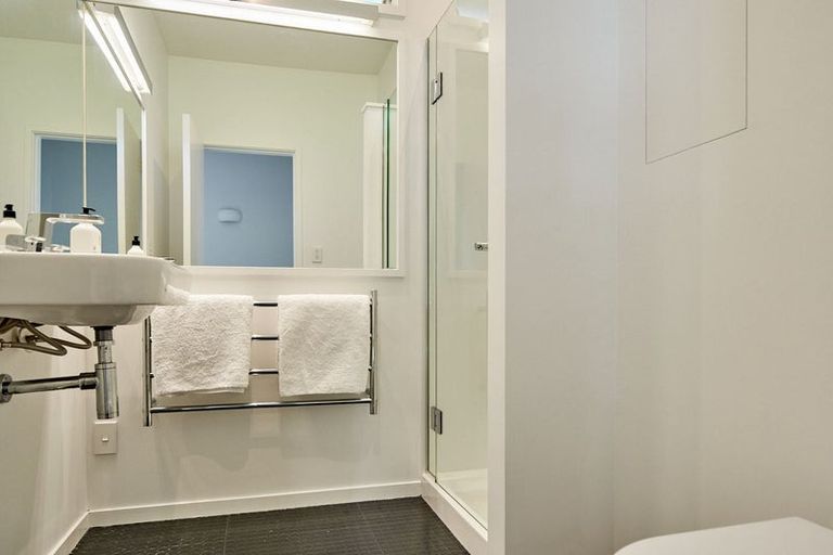 Photo of property in 27 Cheviot Road, Lowry Bay, Lower Hutt, 5013