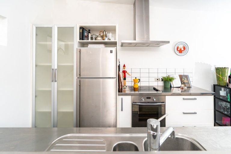 Photo of property in 21 Kopiko Way, Brooklyn, Wellington, 6021