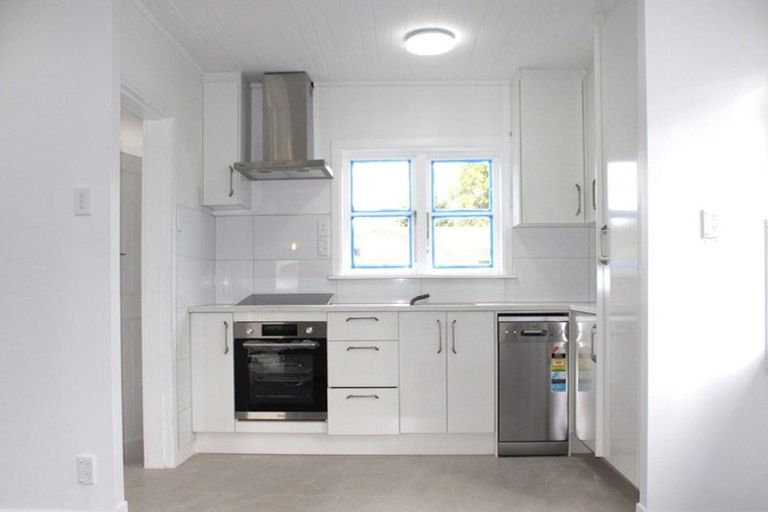 Photo of property in 12 Miro Road, Mangere Bridge, Auckland, 2022