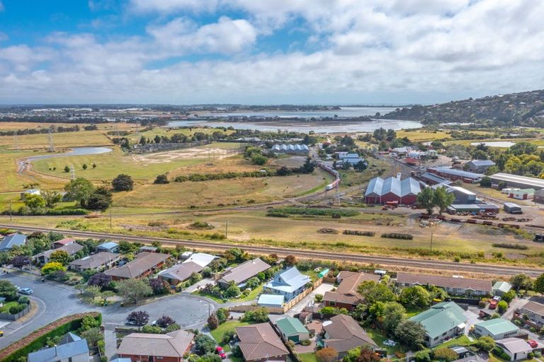 Photo of property in 11 Warner Place, Heathcote Valley, Christchurch, 8022