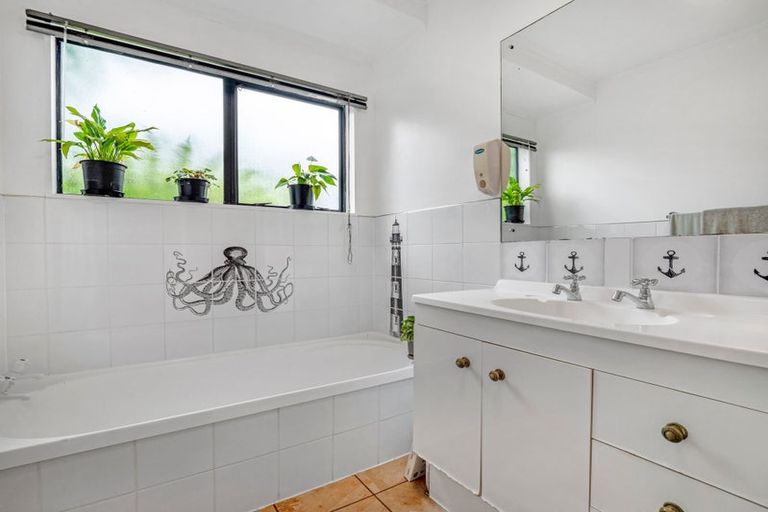 Photo of property in 21 Nyssa Place, Totara Heights, Auckland, 2105