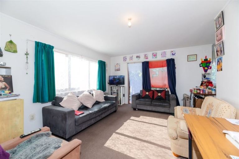 Photo of property in 2/159 Te Atatu Road, Te Atatu South, Auckland, 0610
