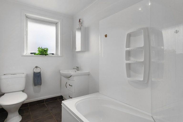 Photo of property in 1/2 Kowhai Avenue, Mangere Bridge, Auckland, 2022