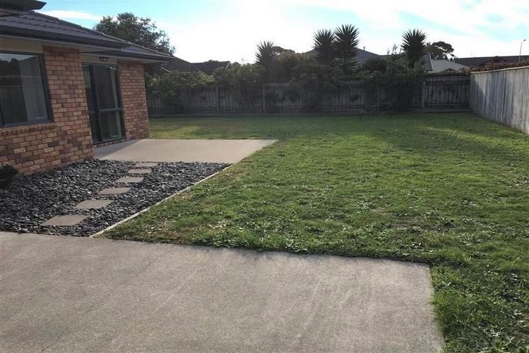 Photo of property in 4 Gandalf Crescent, Paraparaumu, 5032