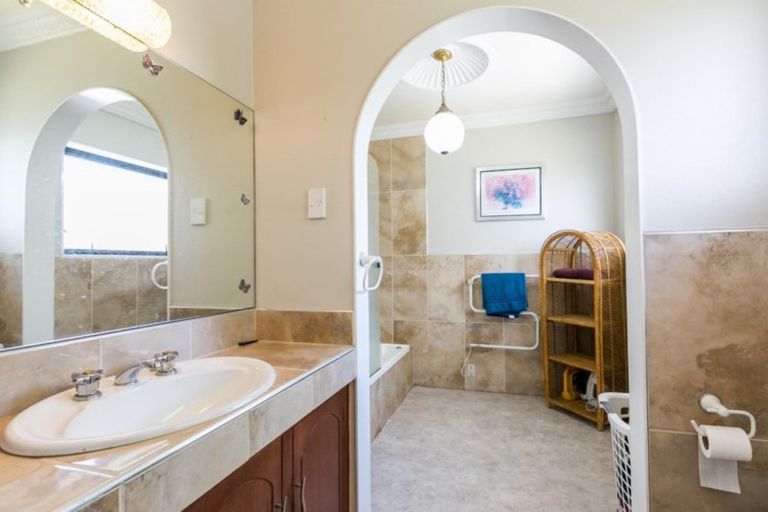 Photo of property in 2 Ewan Place, Taradale, Napier, 4112