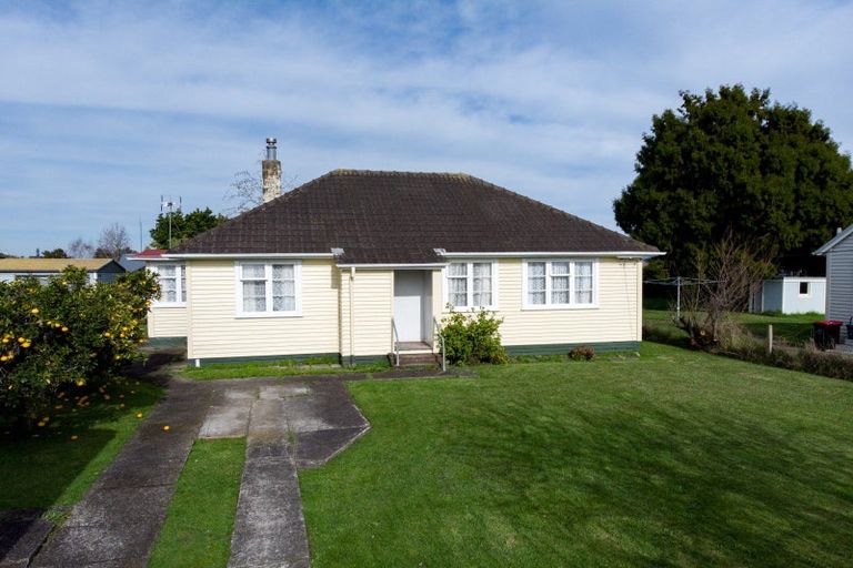 Photo of property in 11 Hayward Road, Ngatea, 3503