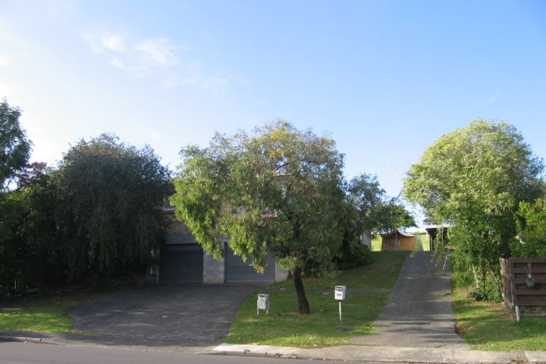 Photo of property in 1/104 Hillside Road, Glenfield, Auckland, 0627