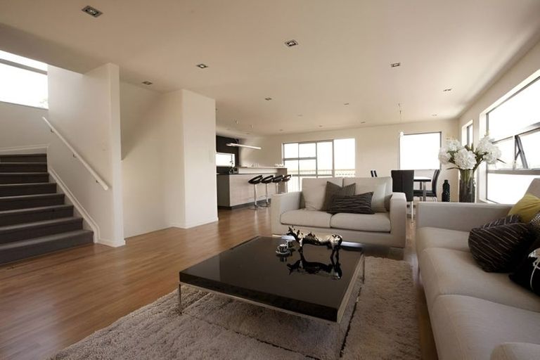 Photo of property in 5 Kilear Close, Pinehill, Auckland, 0632