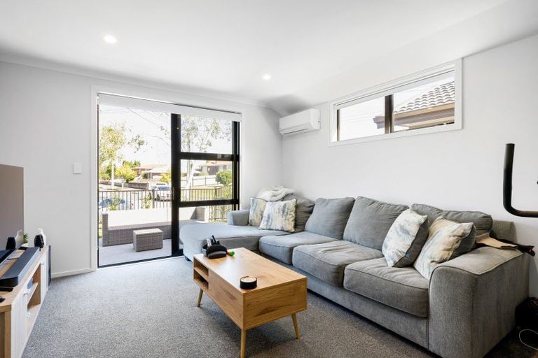 Photo of property in 2/15 Mabian Crescent, Deanwell, Hamilton, 3206