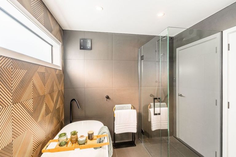 Photo of property in 76 Tennis Court Road, Raumati South, Paraparaumu, 5032