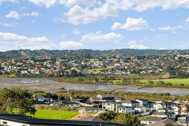 Photo of property in 58 Ascension Crescent, Orewa, 0931