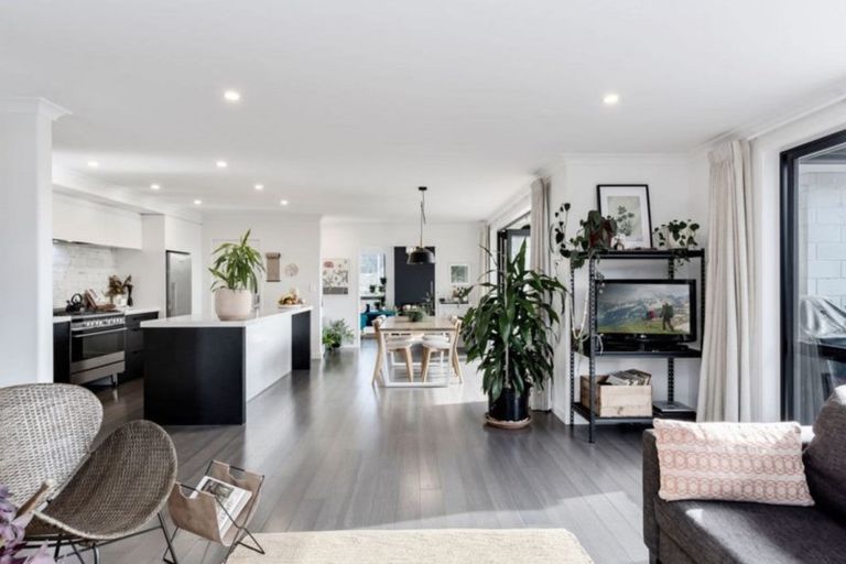 Photo of property in 2 Rochfort Crescent, Pyes Pa, Tauranga, 3112