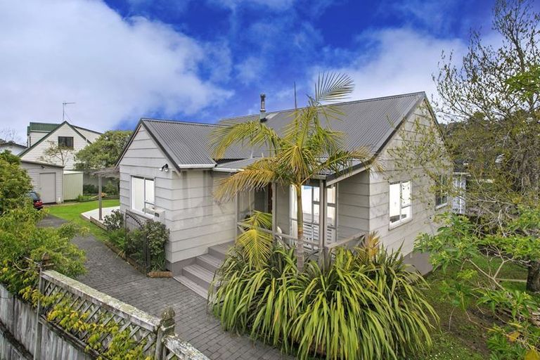 Photo of property in 5 Tetrarch Place, Totara Vale, Auckland, 0629