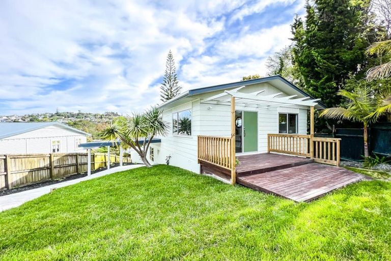 Photo of property in 127 Brian Crescent, Stanmore Bay, Whangaparaoa, 0932