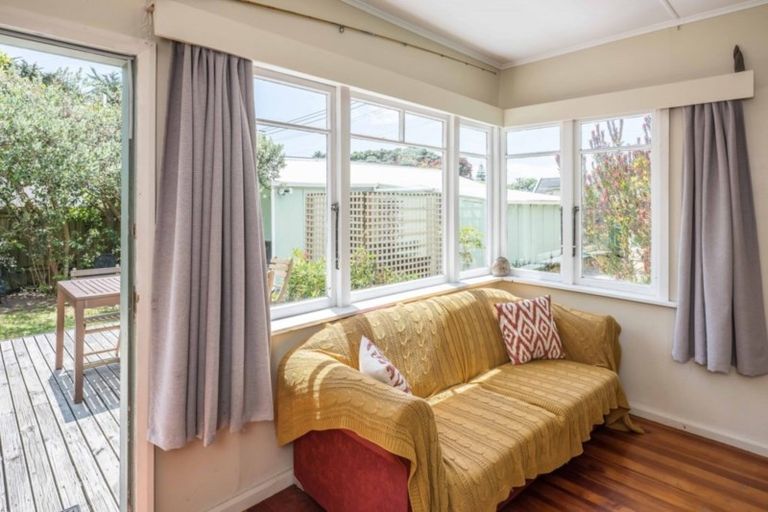 Photo of property in 2 Hemara Street, Waikanae Beach, Waikanae, 5036