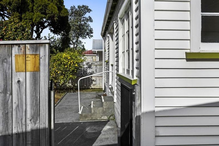Photo of property in 25 Paynters Avenue, Strandon, New Plymouth, 4312