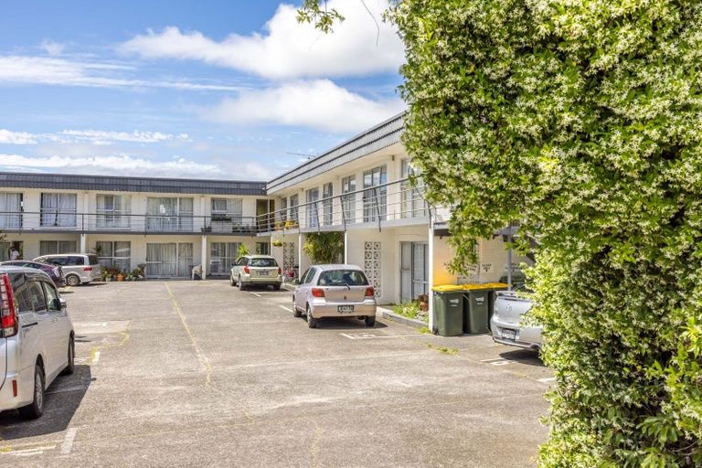 Photo of property in 5/19a Verbena Road, Birkdale, Auckland, 0626