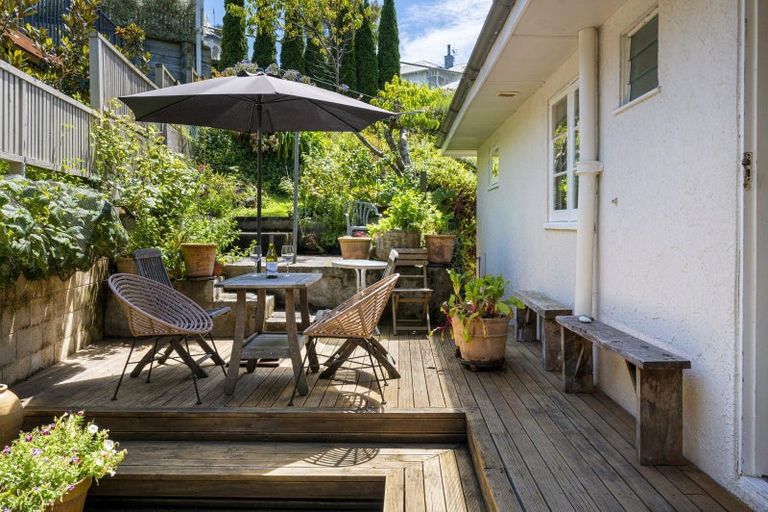 Photo of property in 20 Thompson Road, Bluff Hill, Napier, 4110