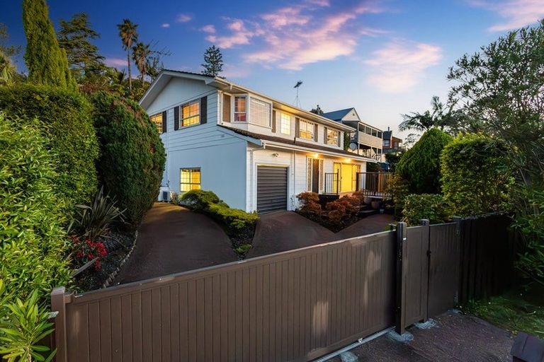 Photo of property in 39 Squirrel Lane, Browns Bay, Auckland, 0630