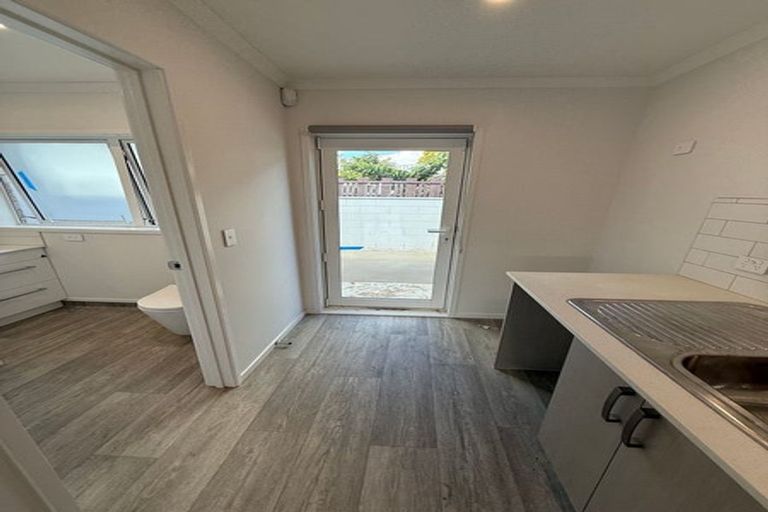 Photo of property in 2/7 Tulloch Place, Conifer Grove, Takanini, 2112