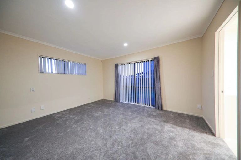 Photo of property in 9 Ballintra Close, Pinehill, Auckland, 0632