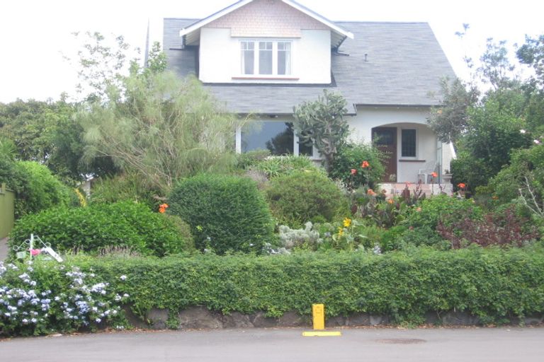 Photo of property in 3 Cambridge Terrace, Devonport, Auckland, 0624