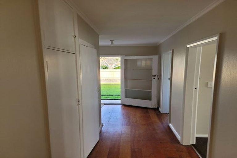 Photo of property in 33 Naenae Road, Naenae, Lower Hutt, 5011