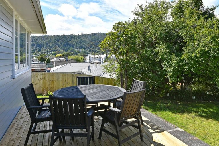Photo of property in 16 Rintoul Grove, Stokes Valley, Lower Hutt, 5019