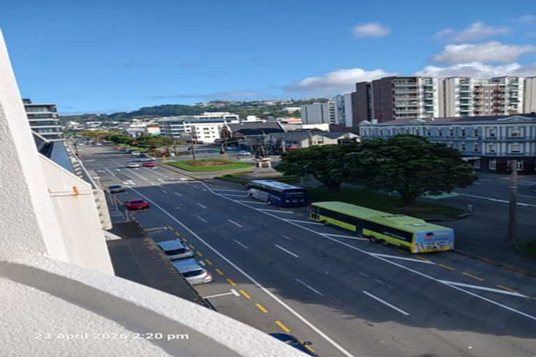 Photo of property in 17 Kent Terrace - Kent Apartments, 4e/16 Kent Terrace, Mount Victoria, Wellington, 6011