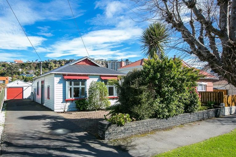 Photo of property in 202 Surrey Street, Saint Clair, Dunedin, 9012