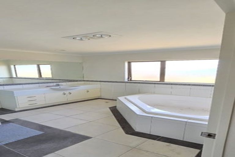 Photo of property in 12 Glanmire Place, Flat Bush, Auckland, 2016