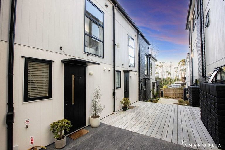 Photo of property in 33 Tokai Place, Glen Eden, 0602