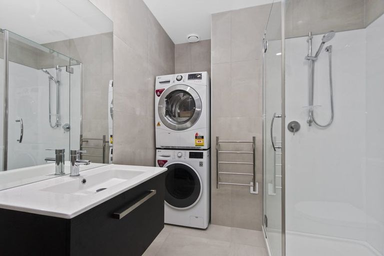 Photo of property in Frank Sargeson Apts, 303/74 Anzac Street, Takapuna, Auckland, 0622