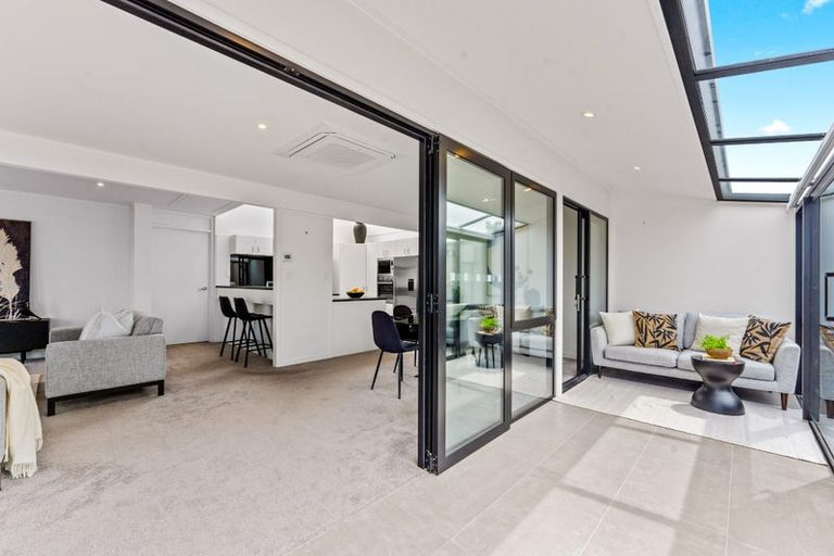 Photo of property in 1/62 Milford Road, Milford, Auckland, 0620