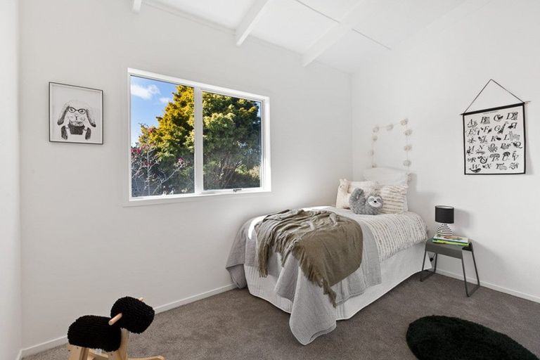 Photo of property in 1/107 Konini Road, Titirangi, Auckland, 0604