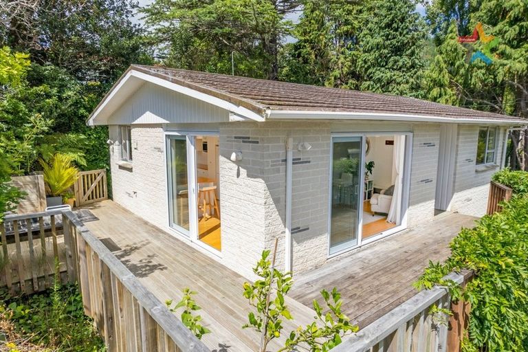 Photo of property in 1a Wyndham Road, Pinehaven, Upper Hutt, 5019