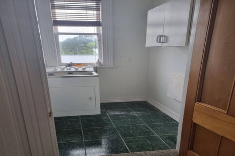 Photo of property in 33 Glencoe Road, Browns Bay, Auckland, 0630