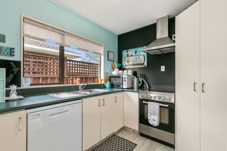 Photo of property in 53 Pohutukawa Street, Woburn, Lower Hutt, 5010