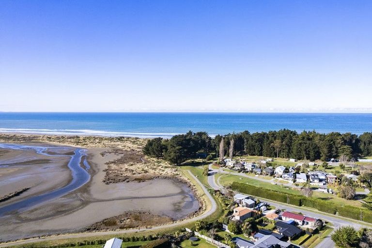 Photo of property in 4 Swindells Road, Waikuku Beach, 7473