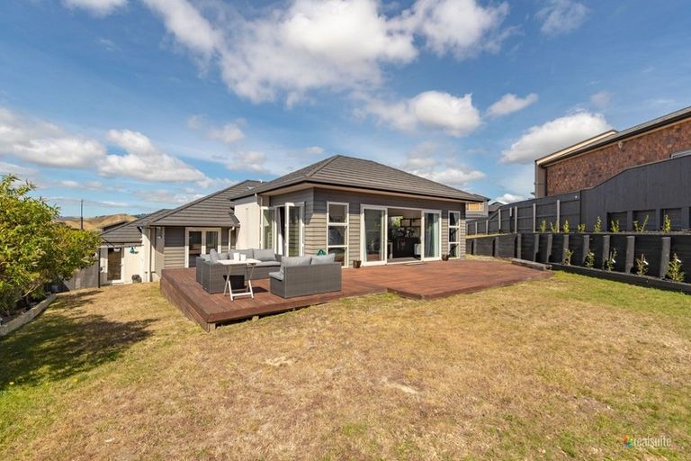 Photo of property in 1 Aoraki Rise, Aotea, Porirua, 5024