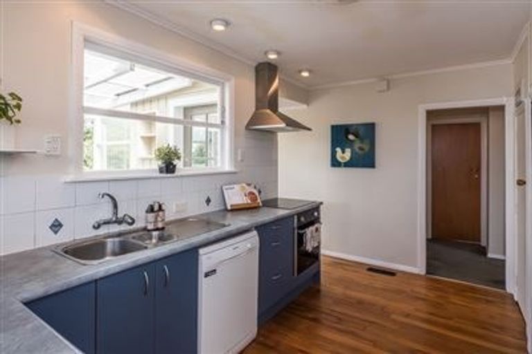 Photo of property in 12 Hillcrest Road, Raumati South, Paraparaumu, 5032