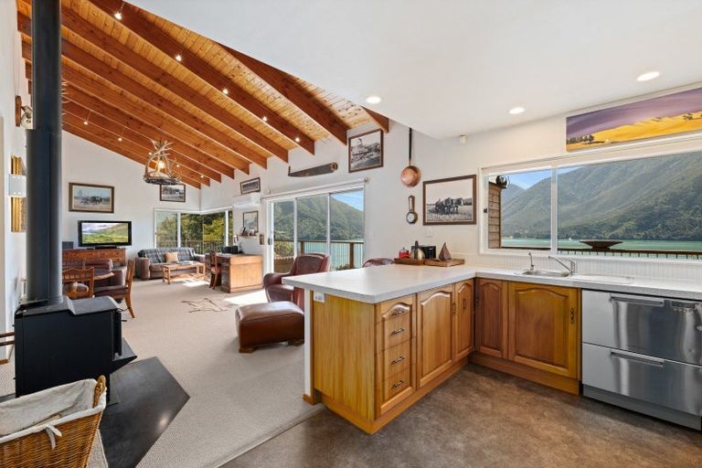 Photo of property in 674 Moetapu Bay Road, Moetapu Bay, Picton, 7282